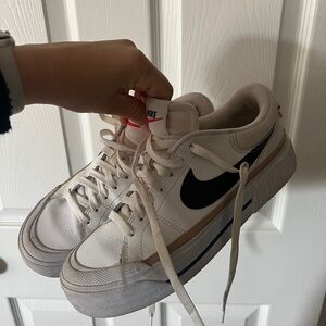 Nike Court Legacy Lift sneaker